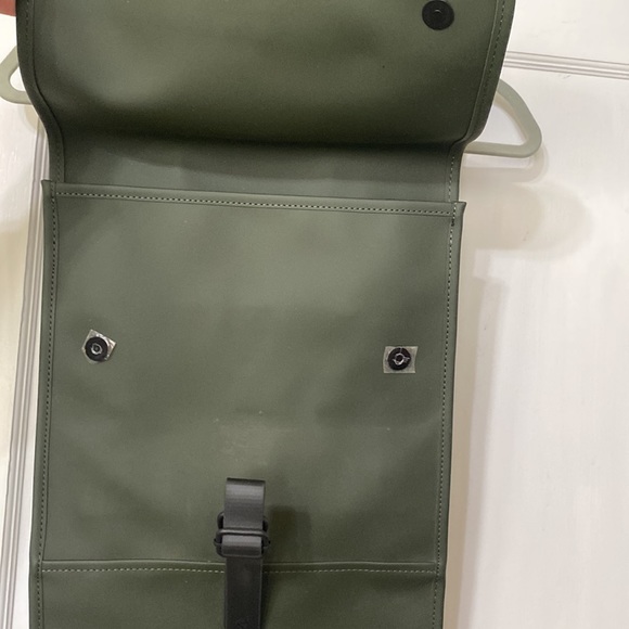 NWT RAINS BACKPACK - Picture 10 of 13